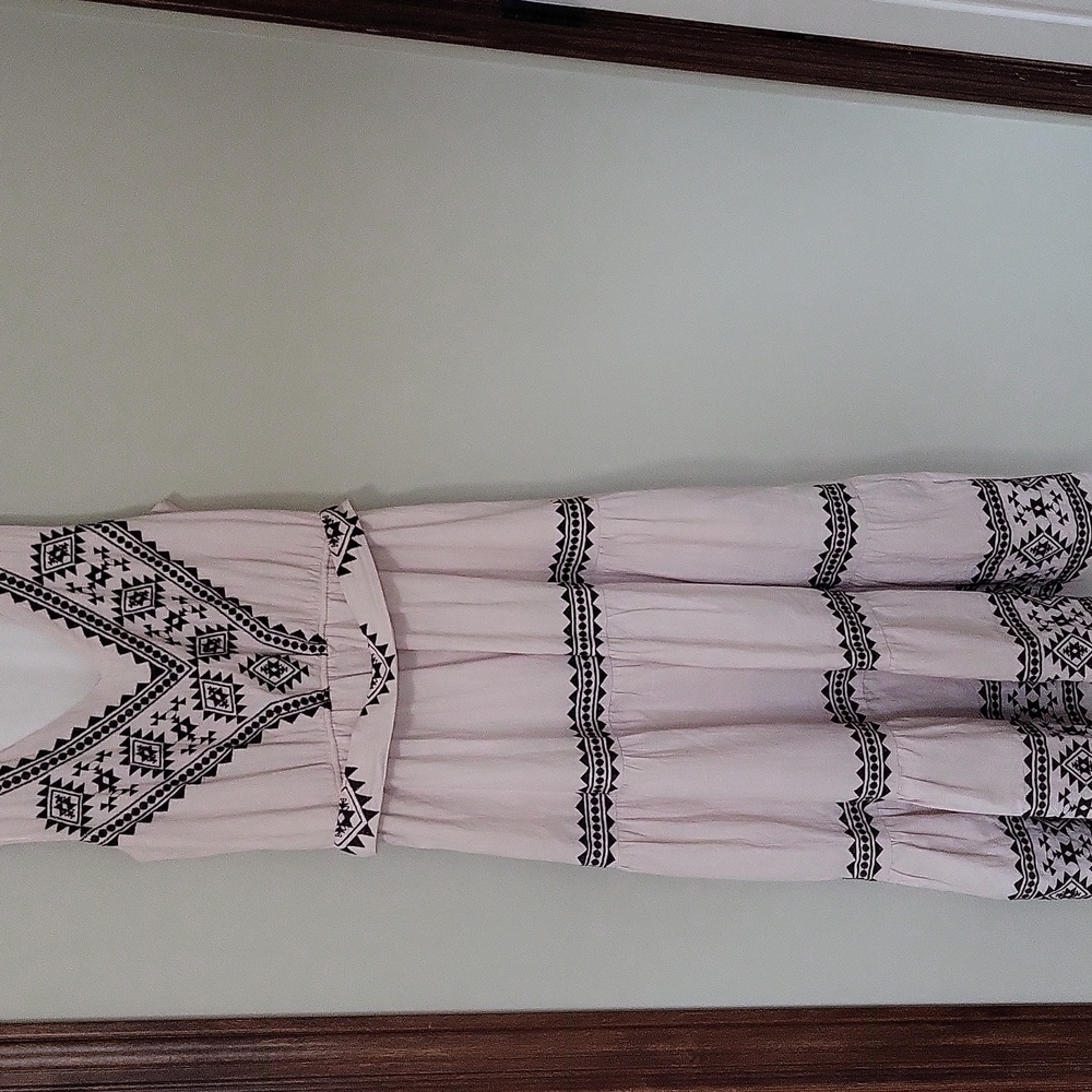 NWOT Savanna Jane Dress Size Medium Embroidered Tribal Midi Brown Muslin